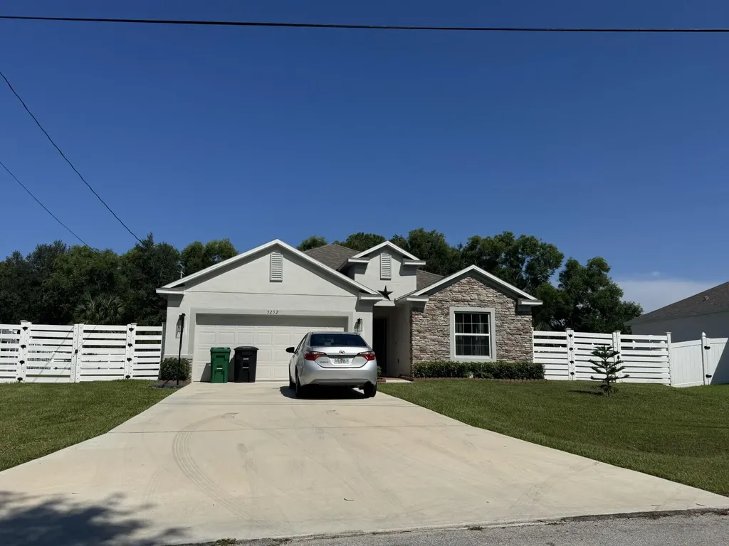 5252 NW East Piper Circle Port St Lucie FL 34986