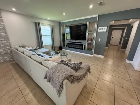 5252 NW East Piper Circle Port St Lucie FL 34986