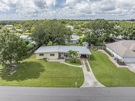 443 21st Place SE Vero Beach FL 32962