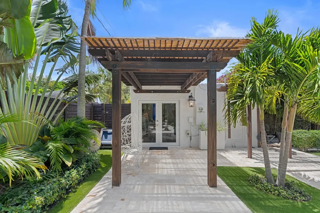 528 32nd Street West Palm Beach FL 33407