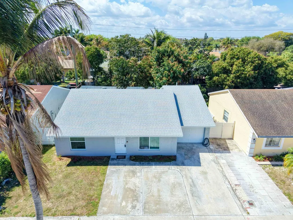 5928 Ithaca Circle W Lake Worth FL 33463