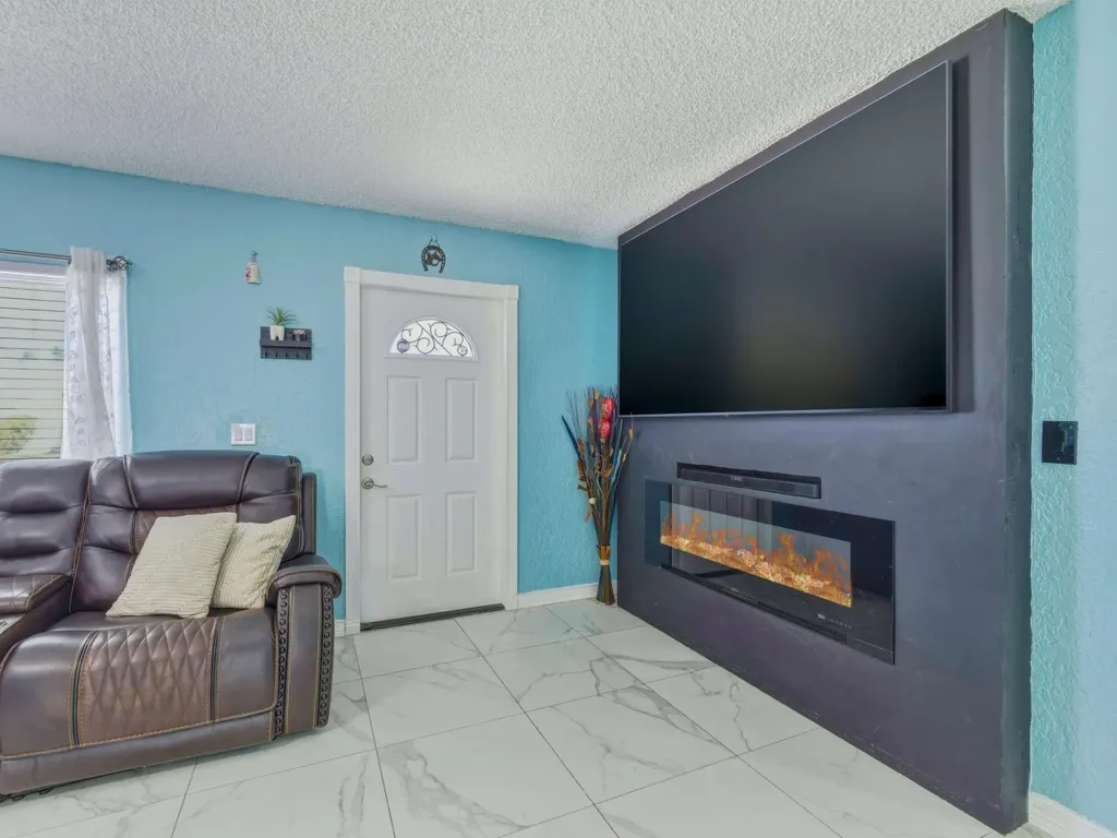 5928 Ithaca Circle W Lake Worth FL 33463