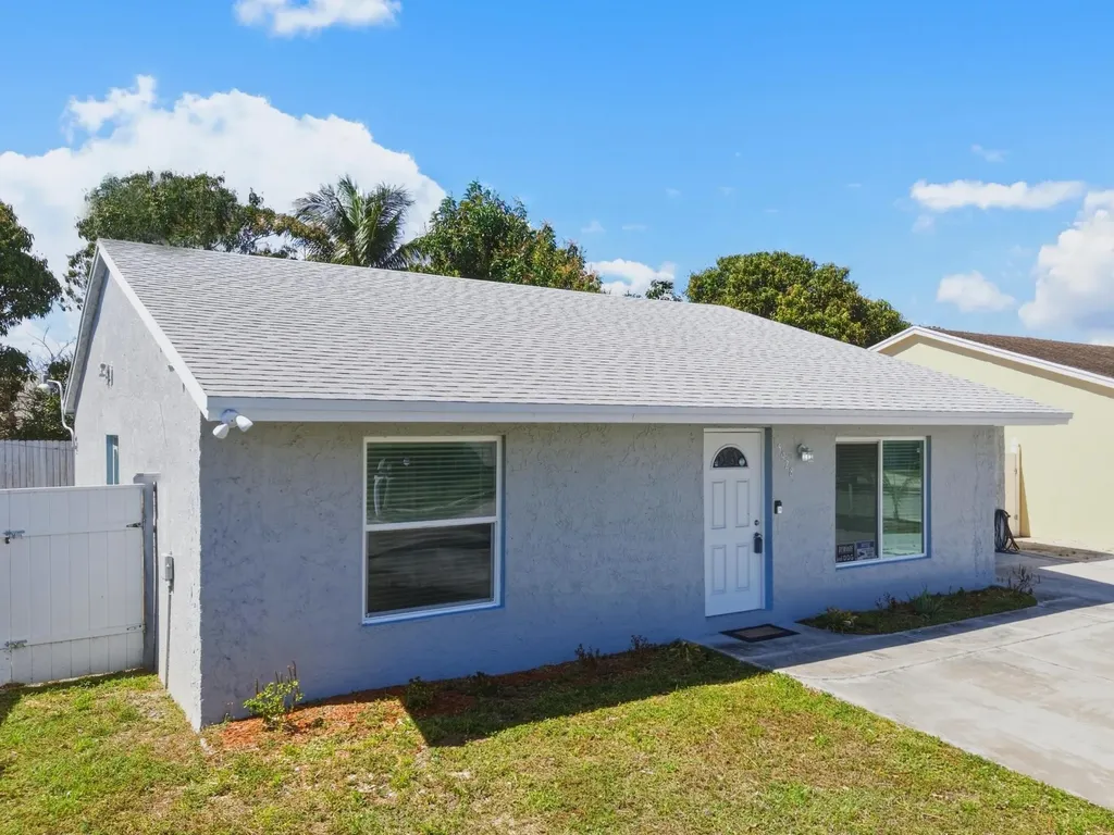5928 Ithaca Circle W Lake Worth FL 33463