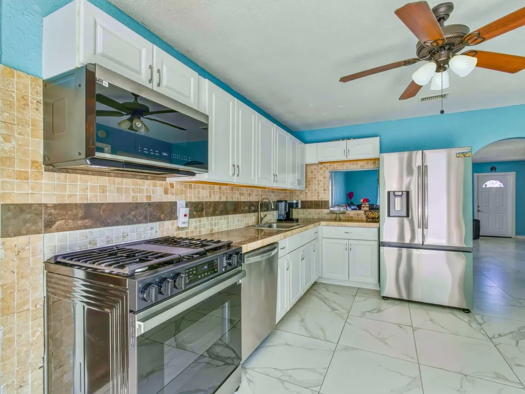5928 Ithaca Circle W Lake Worth FL 33463