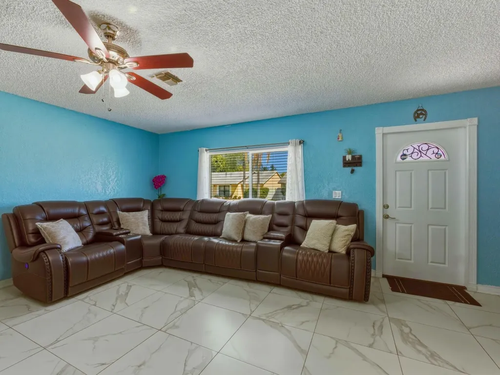 5928 Ithaca Circle W Lake Worth FL 33463