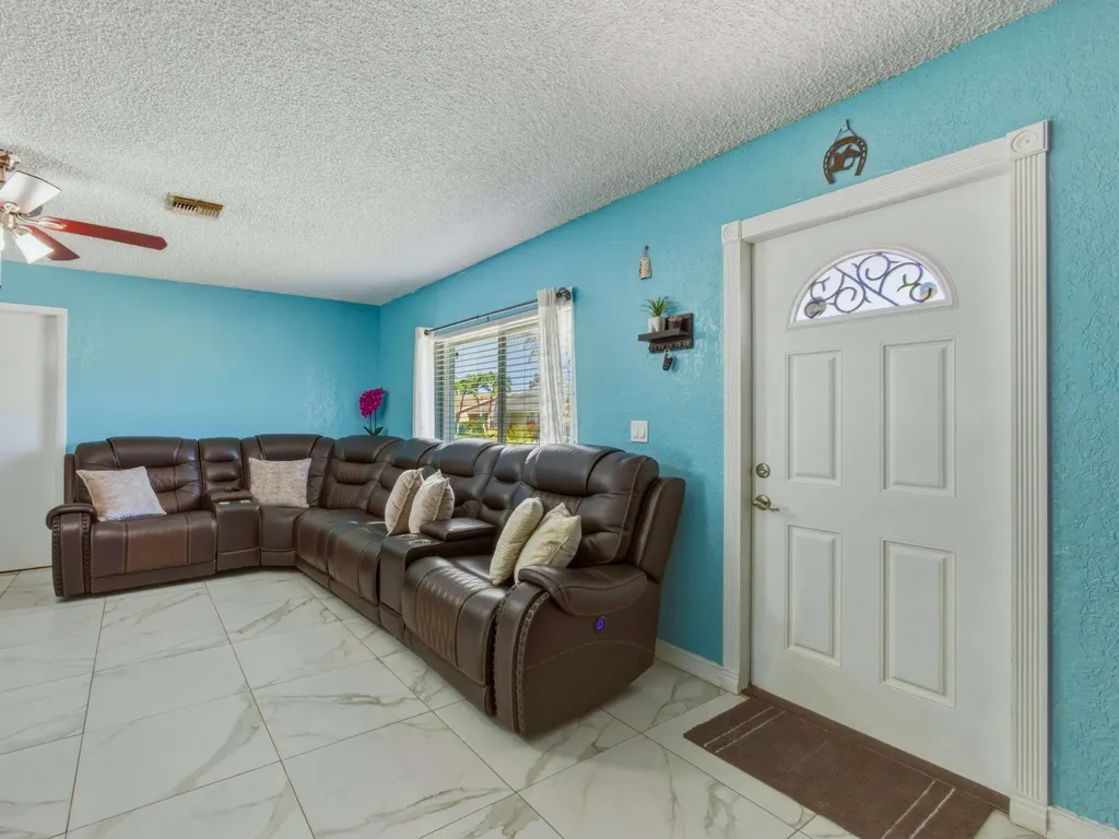 5928 Ithaca Circle W Lake Worth FL 33463