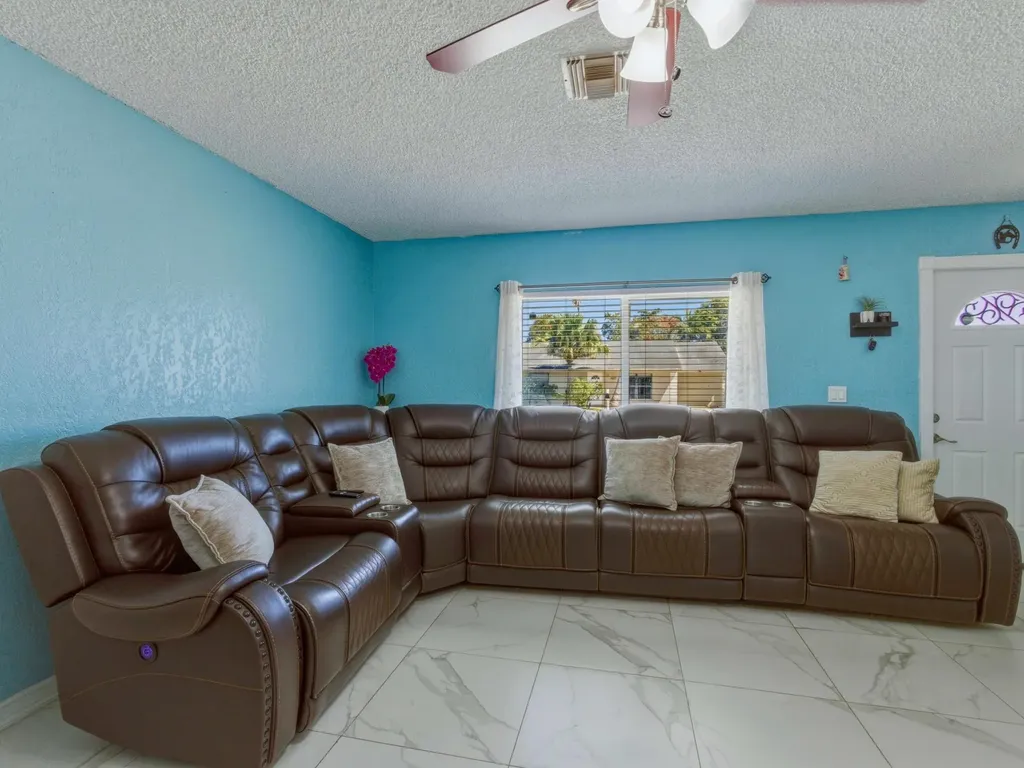 5928 Ithaca Circle W Lake Worth FL 33463