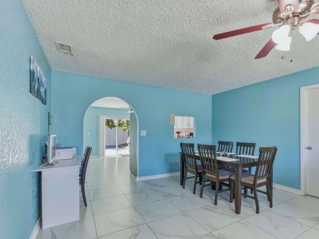 5928 Ithaca Circle W Lake Worth FL 33463