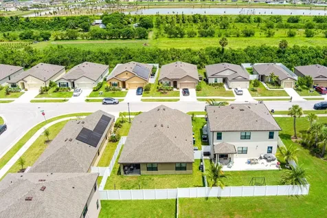 5306 Entertainment Way Fort Pierce FL 34947