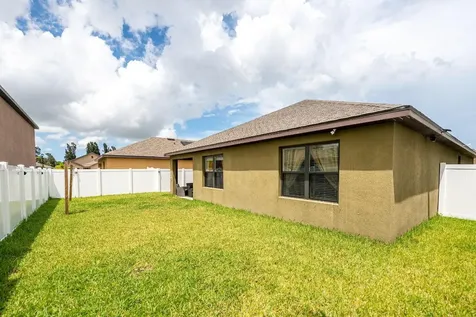 5306 Entertainment Way Fort Pierce FL 34947