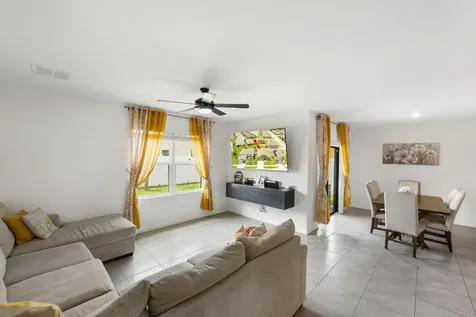 5306 Entertainment Way Fort Pierce FL 34947