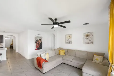 5306 Entertainment Way Fort Pierce FL 34947