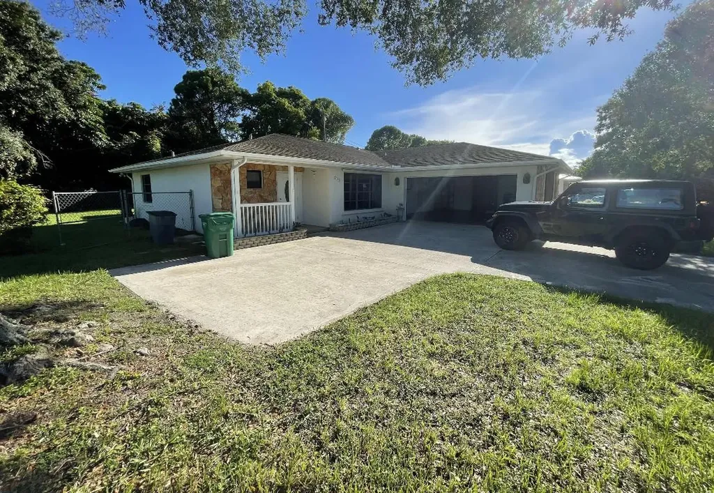 2616 Newport Drive Fort Pierce FL 34982