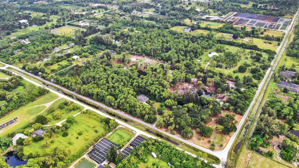 15884 North Road Loxahatchee Groves FL 33470