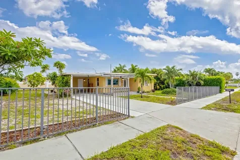 1136 W 7th Street Riviera Beach FL 33404