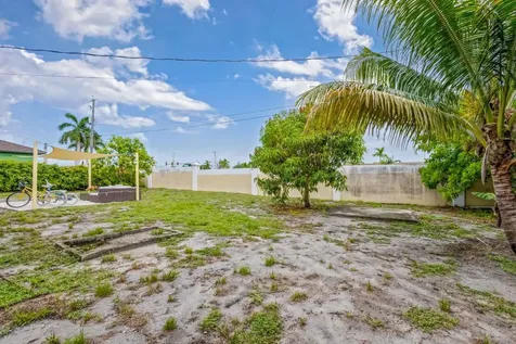 1136 W 7th Street Riviera Beach FL 33404