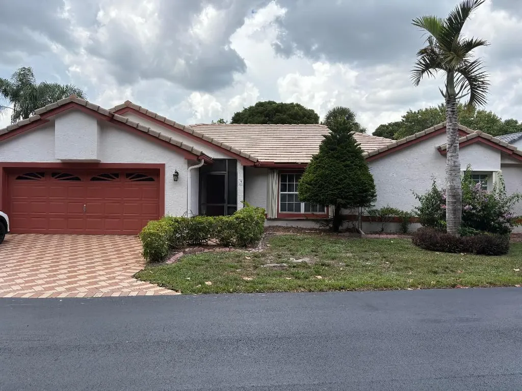 19 Lawrence Lake Drive Boynton Beach FL 33436