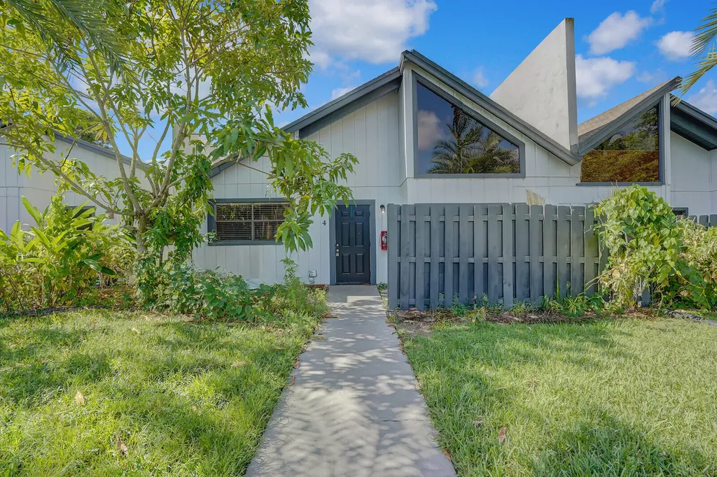 100 Sparrow Drive Royal Palm Beach FL 33411