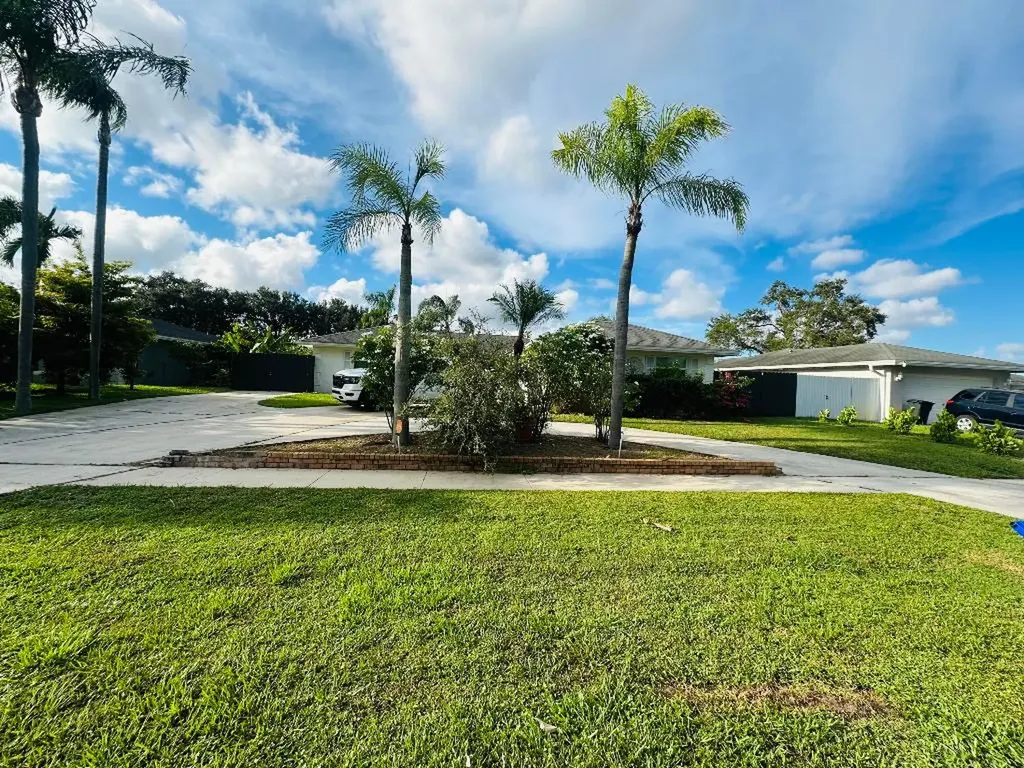 1485 Woodcrest Road N West Palm Beach FL 33417