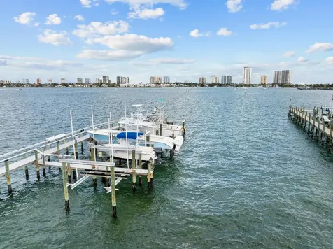 371 Wilma Circle Riviera Beach FL 33404