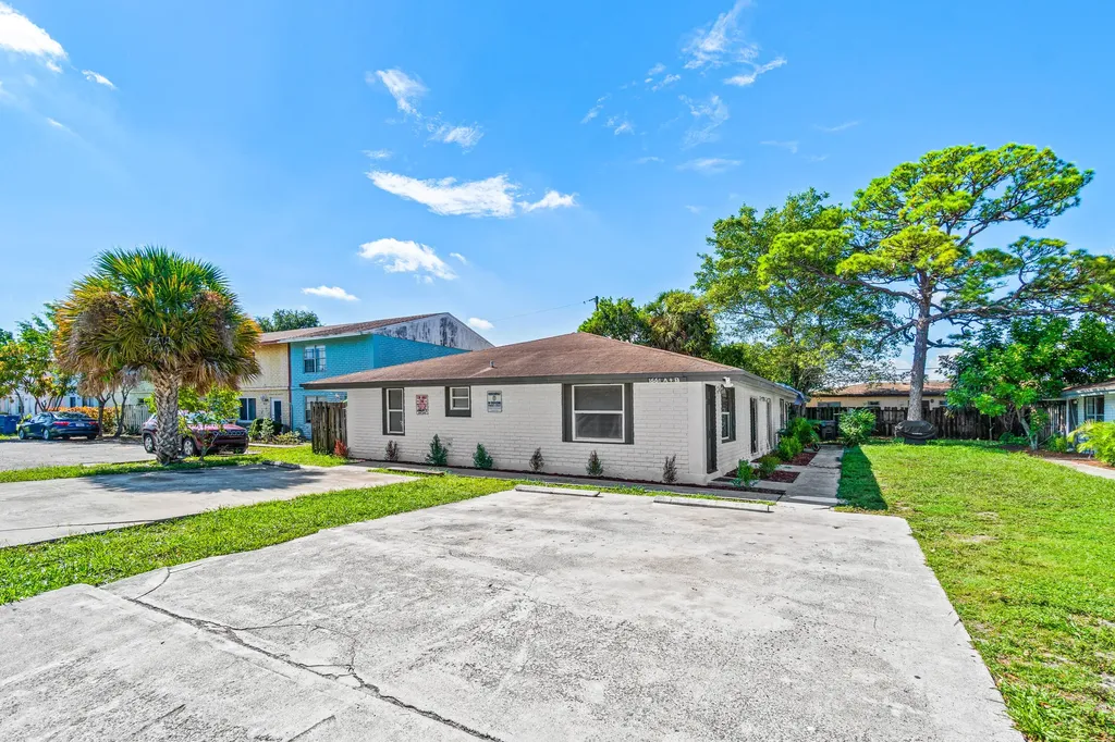 1661 W 27th Street Riviera Beach FL 33404