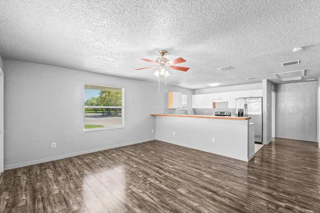 1661 W 27th Street Riviera Beach FL 33404