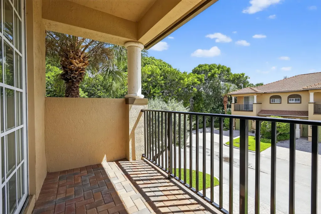 6272 S Military Trail Lake Worth FL 33463