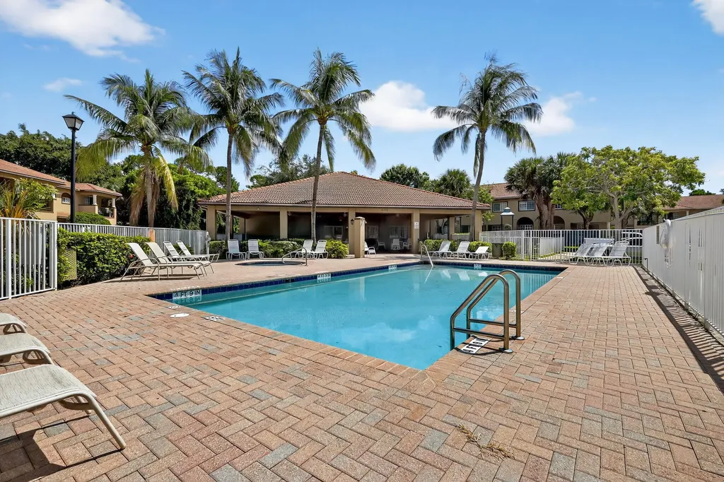 6272 S Military Trail Lake Worth FL 33463