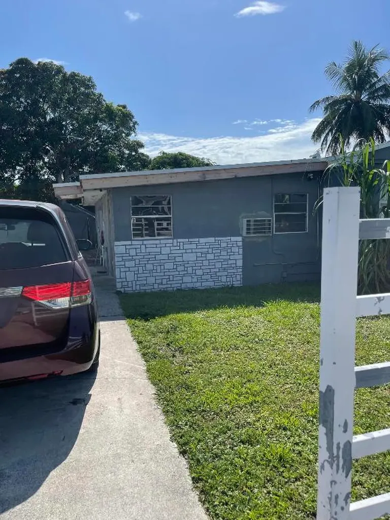 4108 Greenwood Avenue West Palm Beach FL 33407