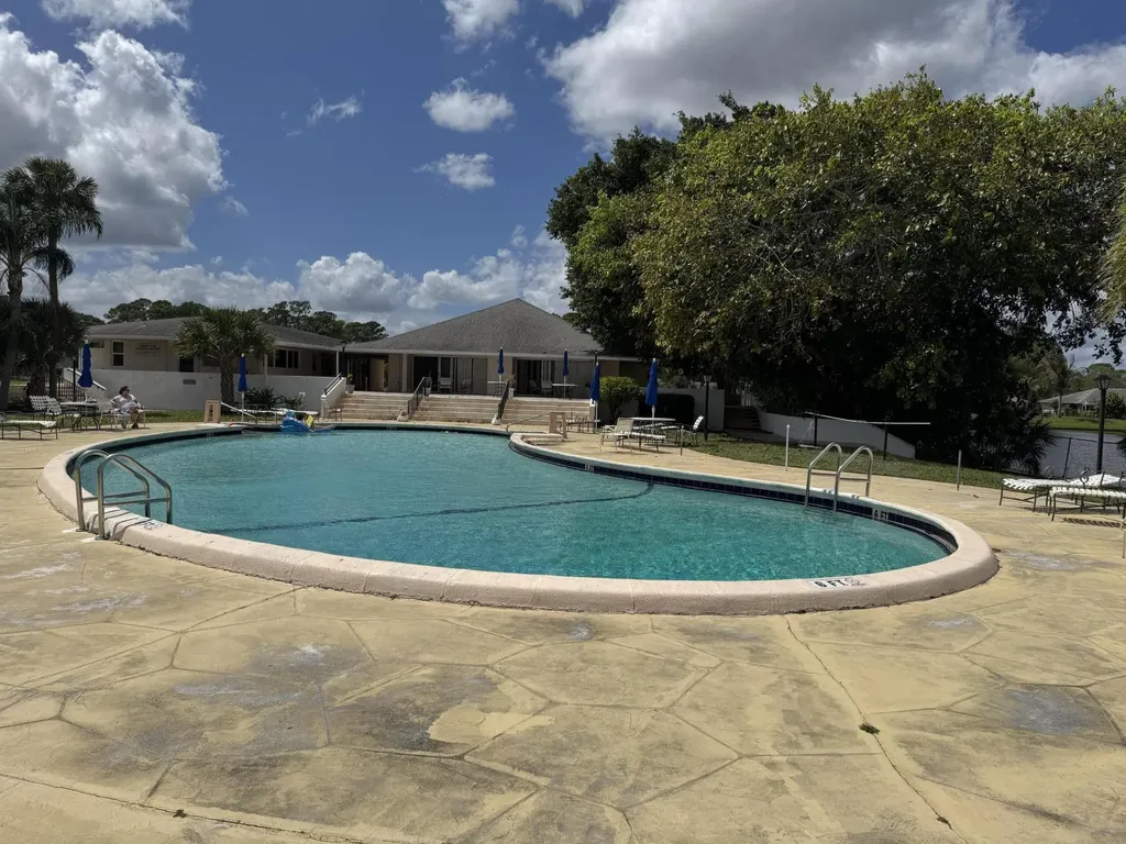 4 Greenway Village N Royal Palm Beach FL 33411