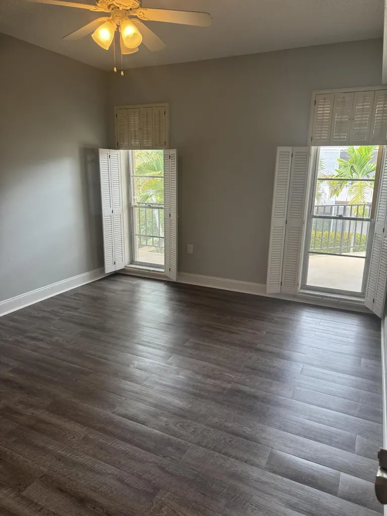 4 Greenway Village N Royal Palm Beach FL 33411