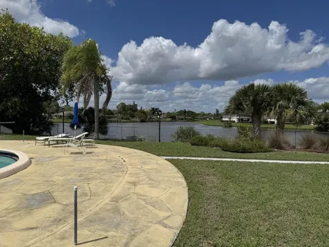 4 Greenway Village N Royal Palm Beach FL 33411