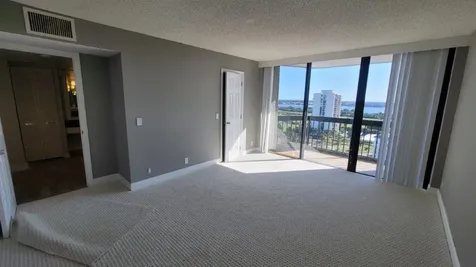 2425 Presidential Way West Palm Beach FL 33401
