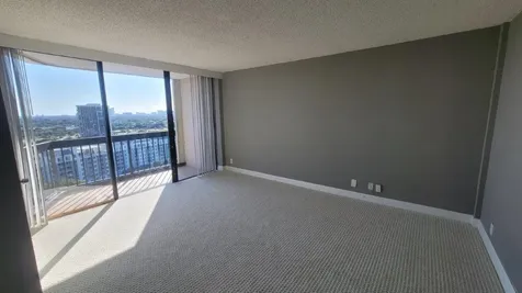 2425 Presidential Way West Palm Beach FL 33401