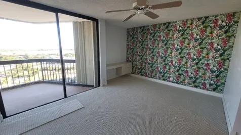 2425 Presidential Way West Palm Beach FL 33401