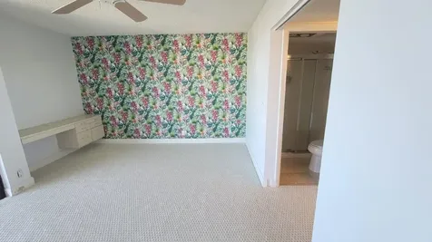 2425 Presidential Way West Palm Beach FL 33401