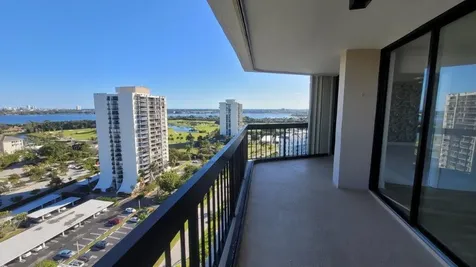 2425 Presidential Way West Palm Beach FL 33401