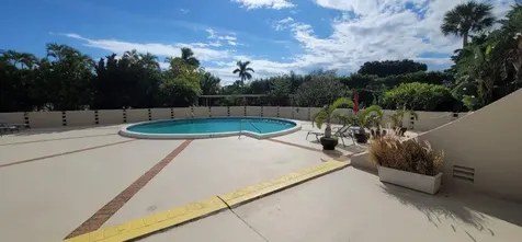 2425 Presidential Way West Palm Beach FL 33401