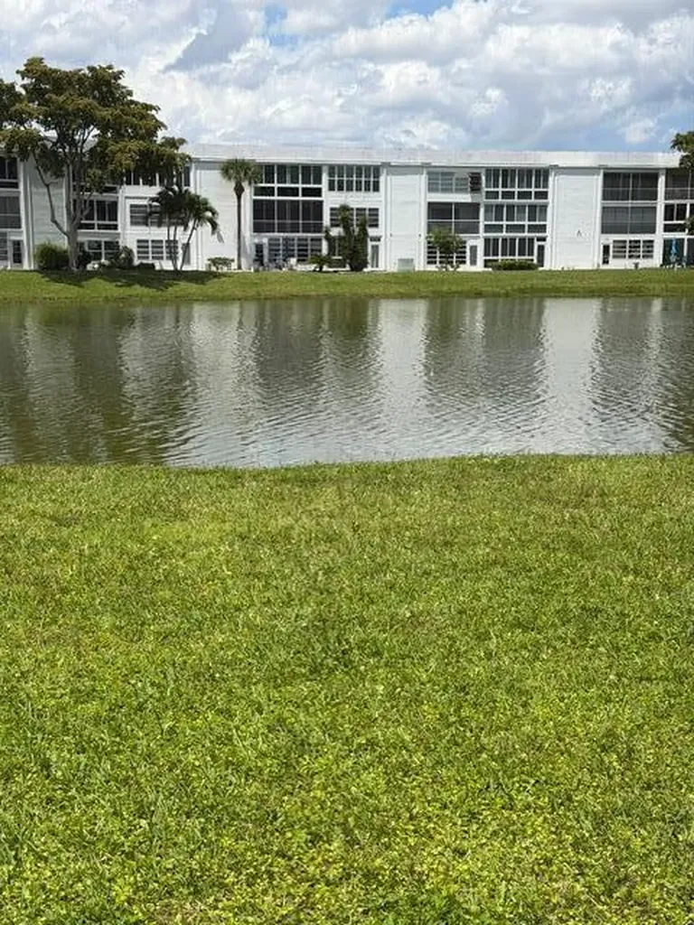 106 Wellington M West Palm Beach FL 33417