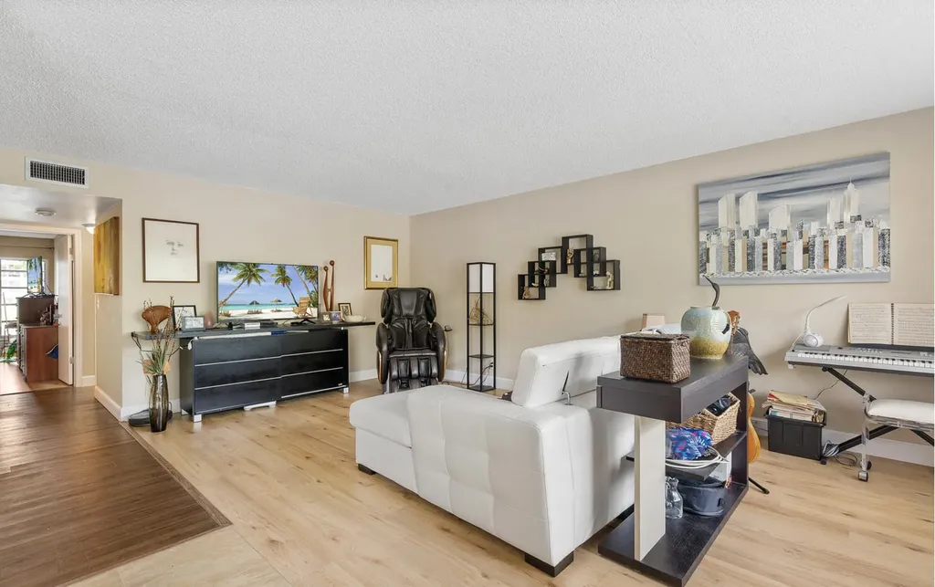 106 Wellington M West Palm Beach FL 33417