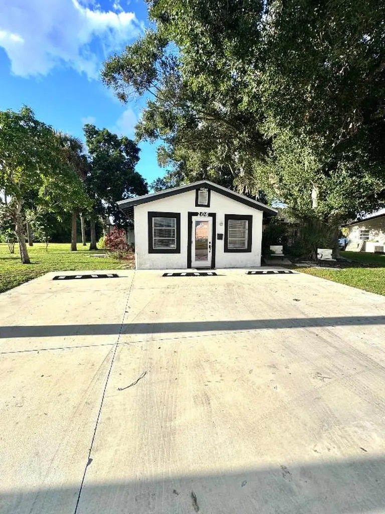 206 SW 3rd Street Okeechobee FL 34974