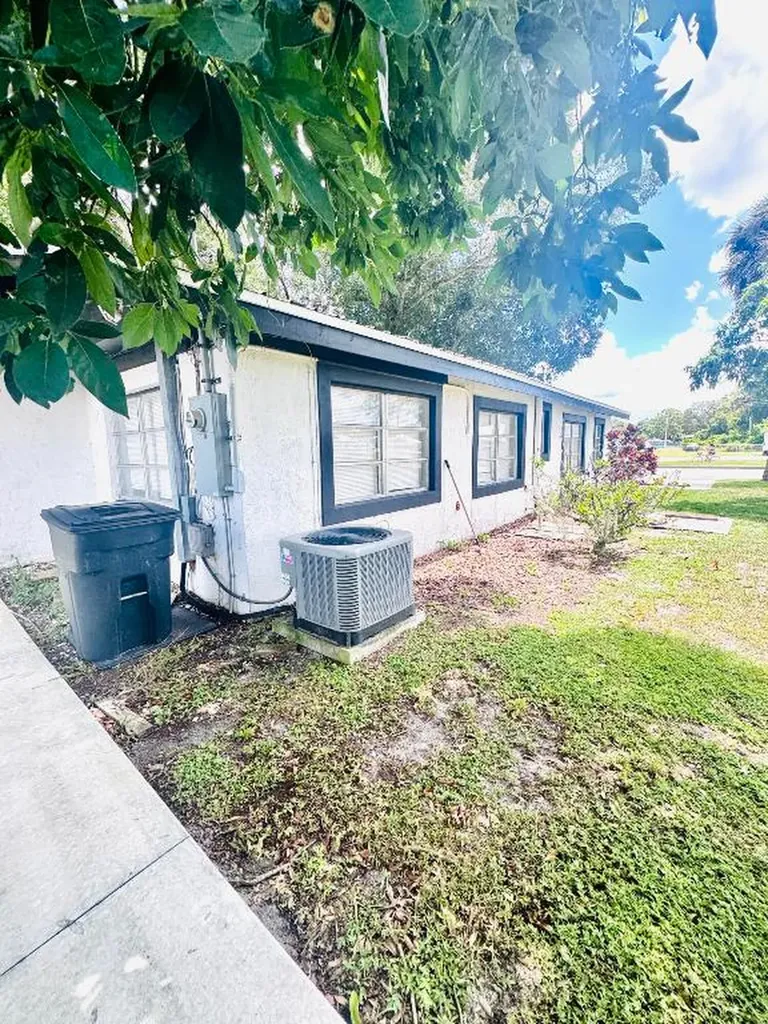 206 SW 3rd Street Okeechobee FL 34974