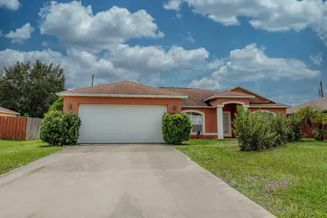 638 SW Mccullough Avenue Port St Lucie FL 34953