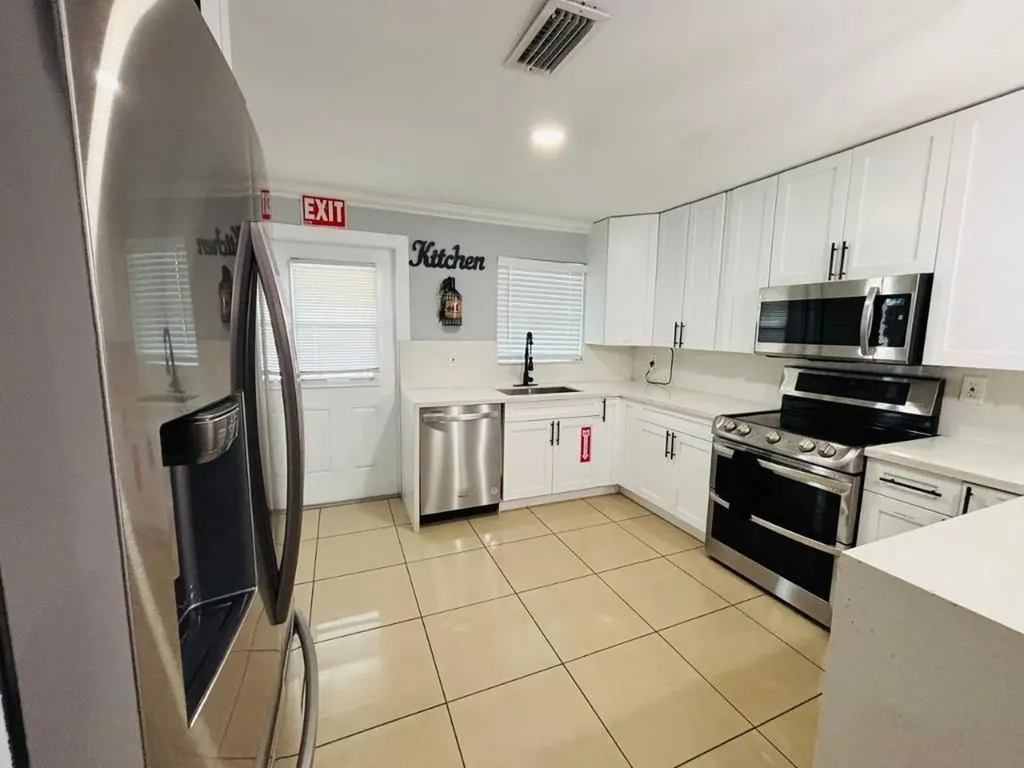 2010 NE 1st Avenue Pompano Beach FL 33060