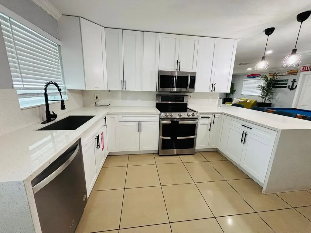 2010 NE 1st Avenue Pompano Beach FL 33060