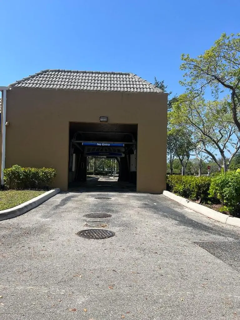 1009 N State 7 Road Royal Palm Beach FL 33411