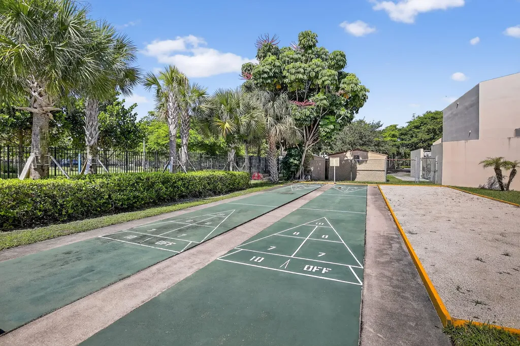 2951 Sunrise Lakes Drive E Sunrise FL 33322