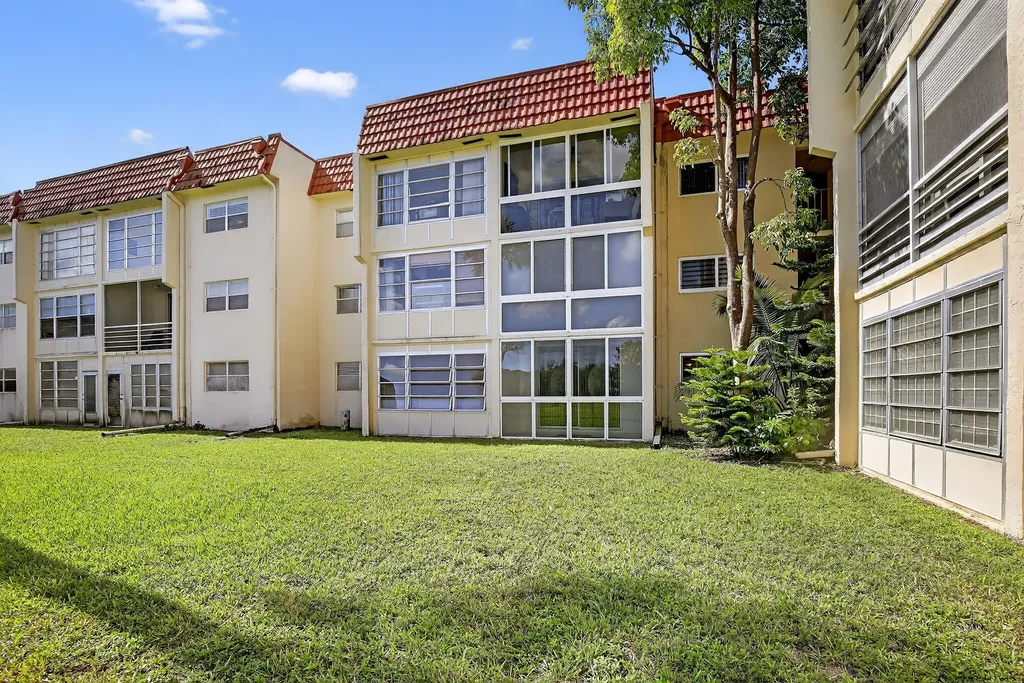 2951 Sunrise Lakes Drive E Sunrise FL 33322