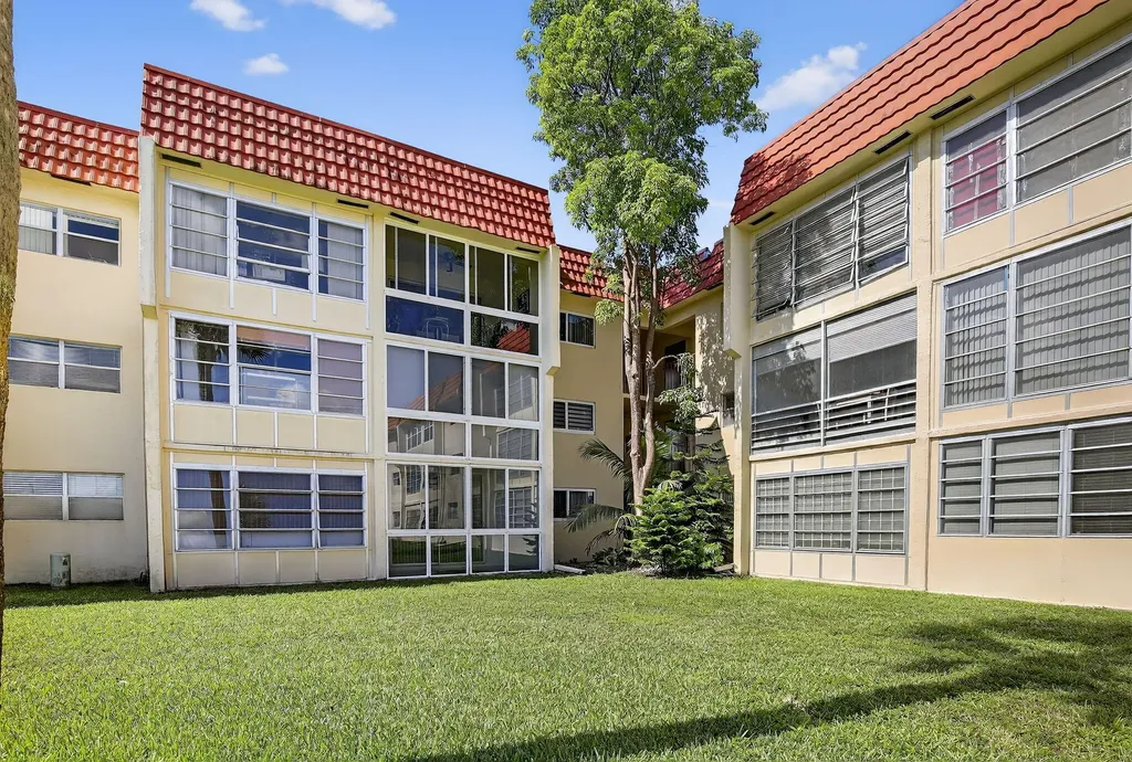 2951 Sunrise Lakes Drive E Sunrise FL 33322