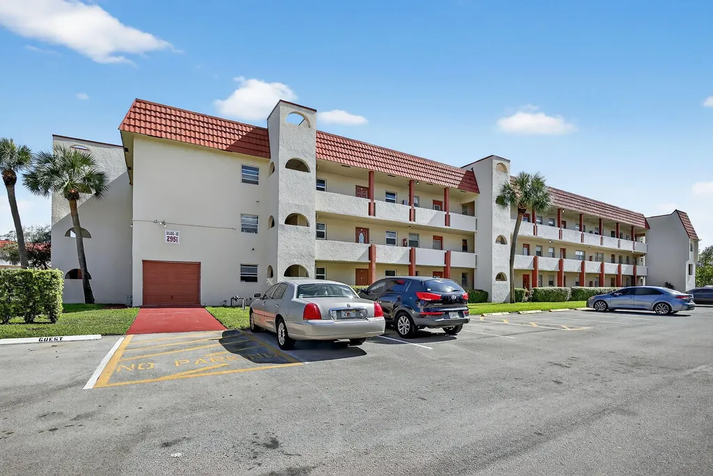2951 Sunrise Lakes Drive E Sunrise FL 33322